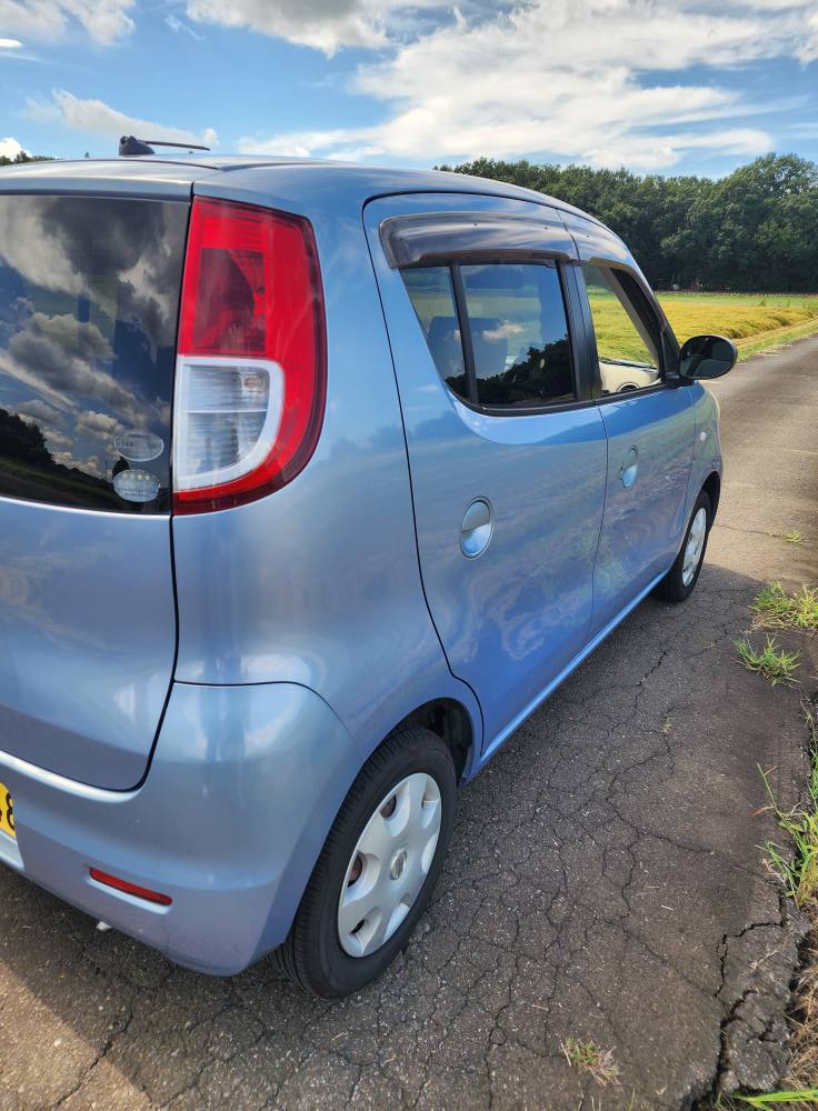 Nissan Moco side view